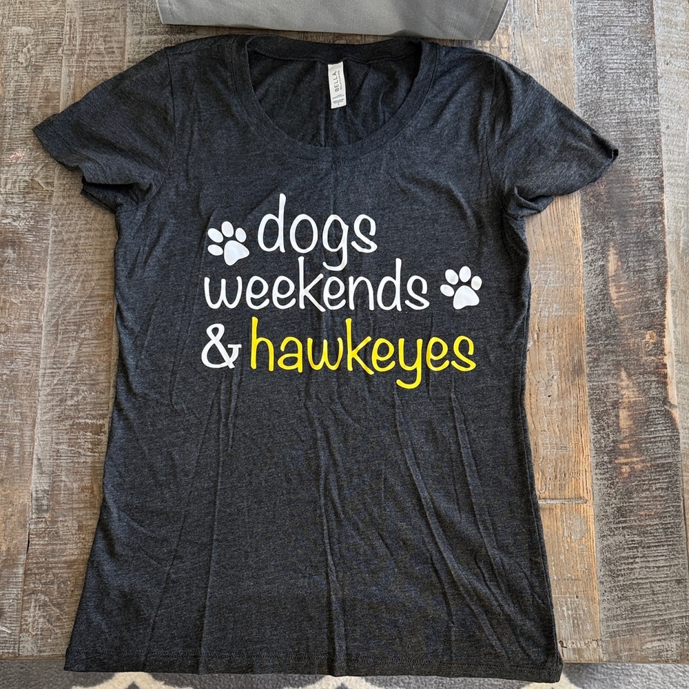 Dogs Weekend & Hawkeyes Ladies Bella Canvas tee Size Large.  Heather Grey